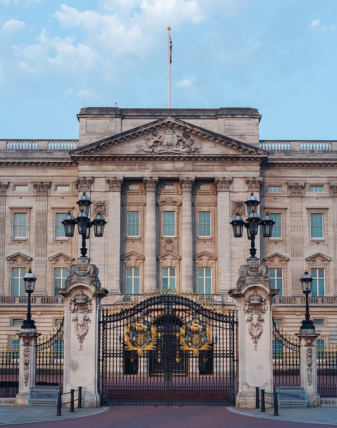 The central balcony front of Buckingham Palace behind the East Gates, seen from the Mall side