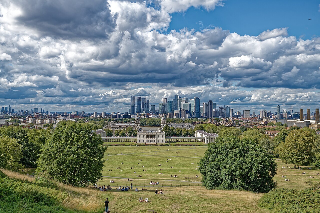 The park and the Queen's House seen from the Observatory hill, with Canary Wharf on the horizon